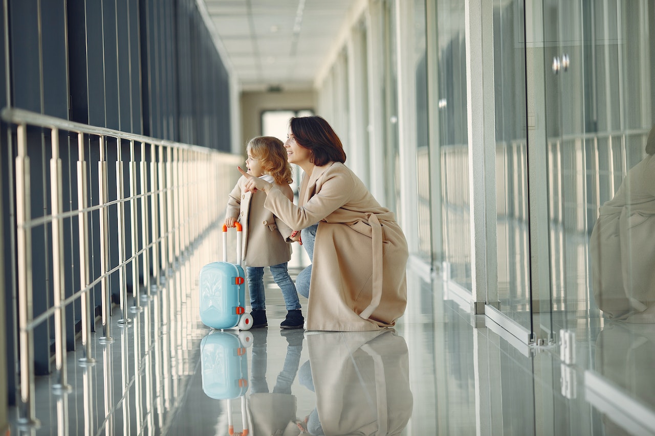 Traveling Tips for Long Flights with Kids